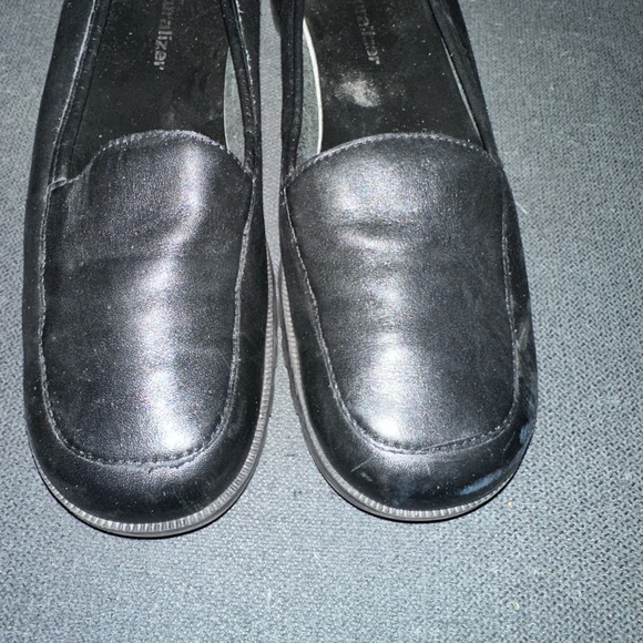 Naturalizer Women's Black Leather Loafers - Picture 3 of 5